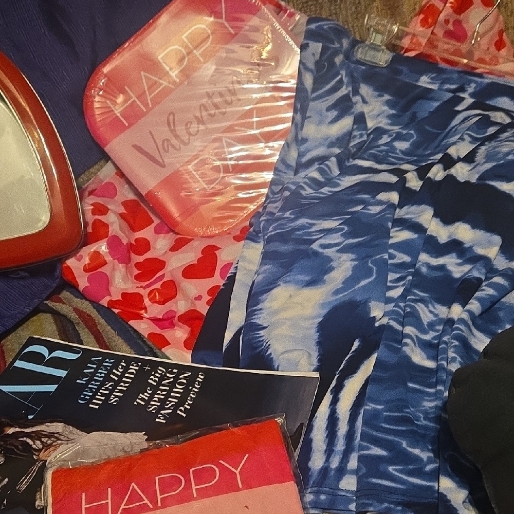 Blue and White Patterned Top - image 5